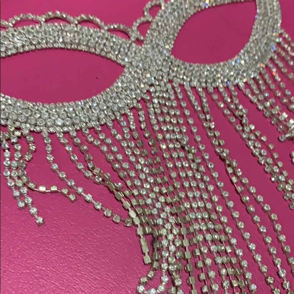 Sparkly Mask - Picture 3 of 3